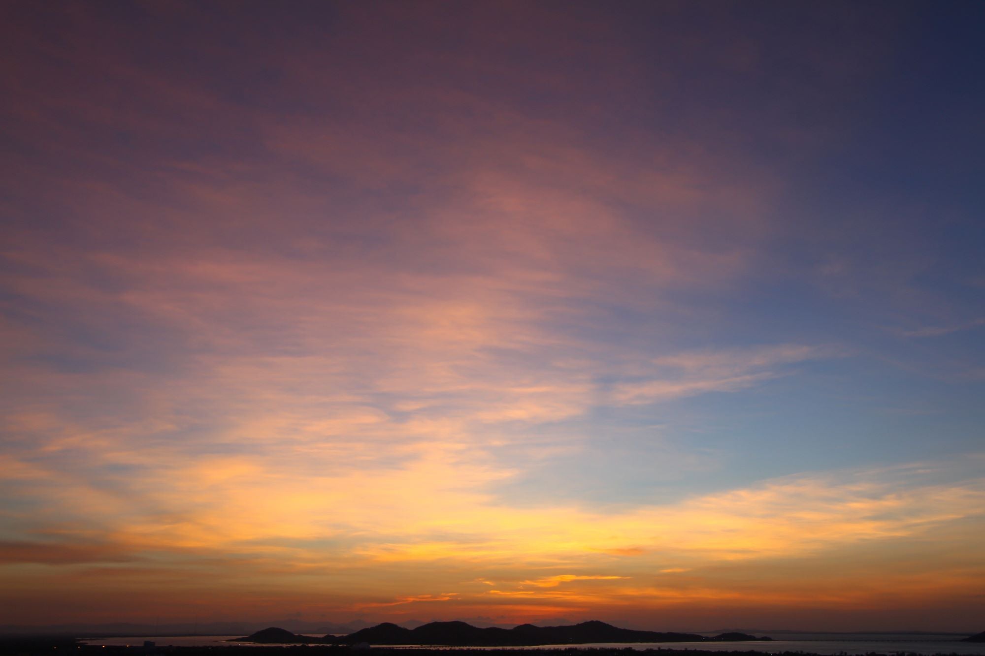 Tranquil Sunset Horizon