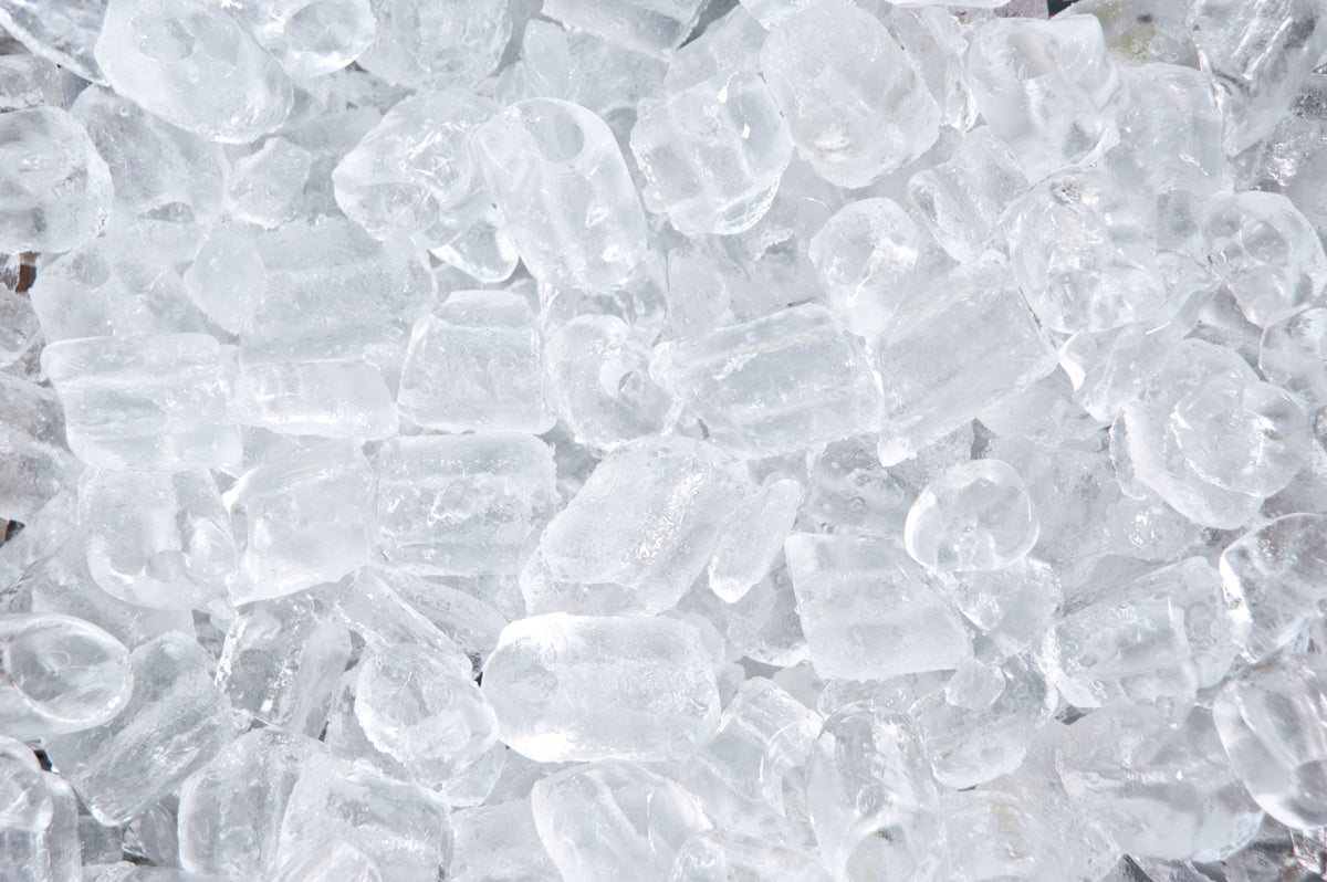 Crystal Clear Tube Ice Cubes for Refreshing Chill