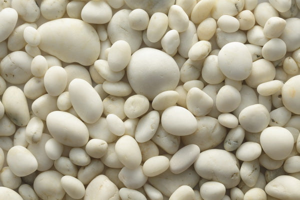 Smooth White Pebbles in a Natural Stone Layout