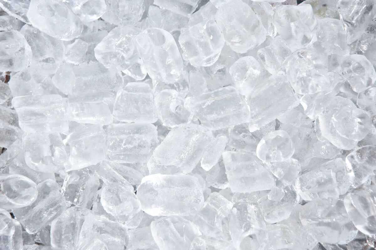 Crystal Clear Tube Ice Cubes for Refreshing Chill