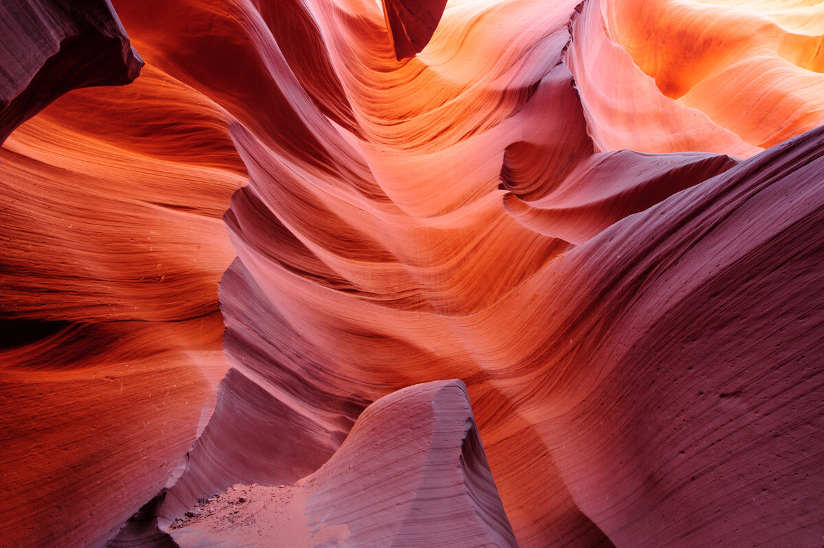 Desert Canyon Flow Stretch Ceiling – Warm Sandstone Wave Design
