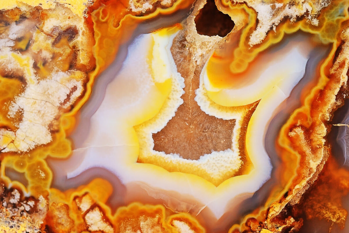 Golden Agate Marble Stretch Ceiling – Luxury Crystal Stone Design