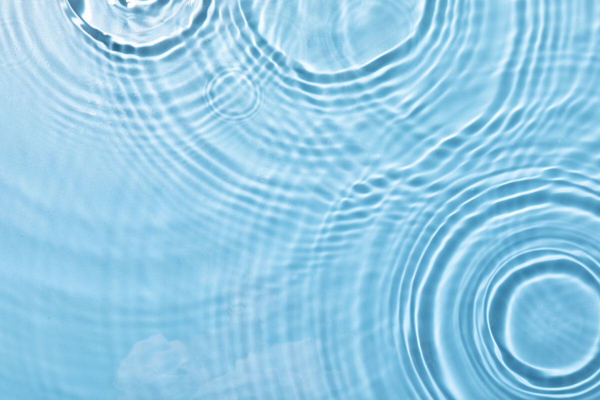 Serene Water Ripple Stretch Ceiling – Calm Aqua Reflection Design